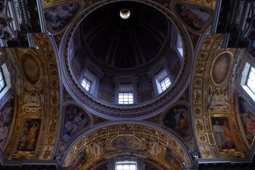 Free A captivating view of a cathedral's ornate dome, showcasing stunning architectural details. Stock Photo