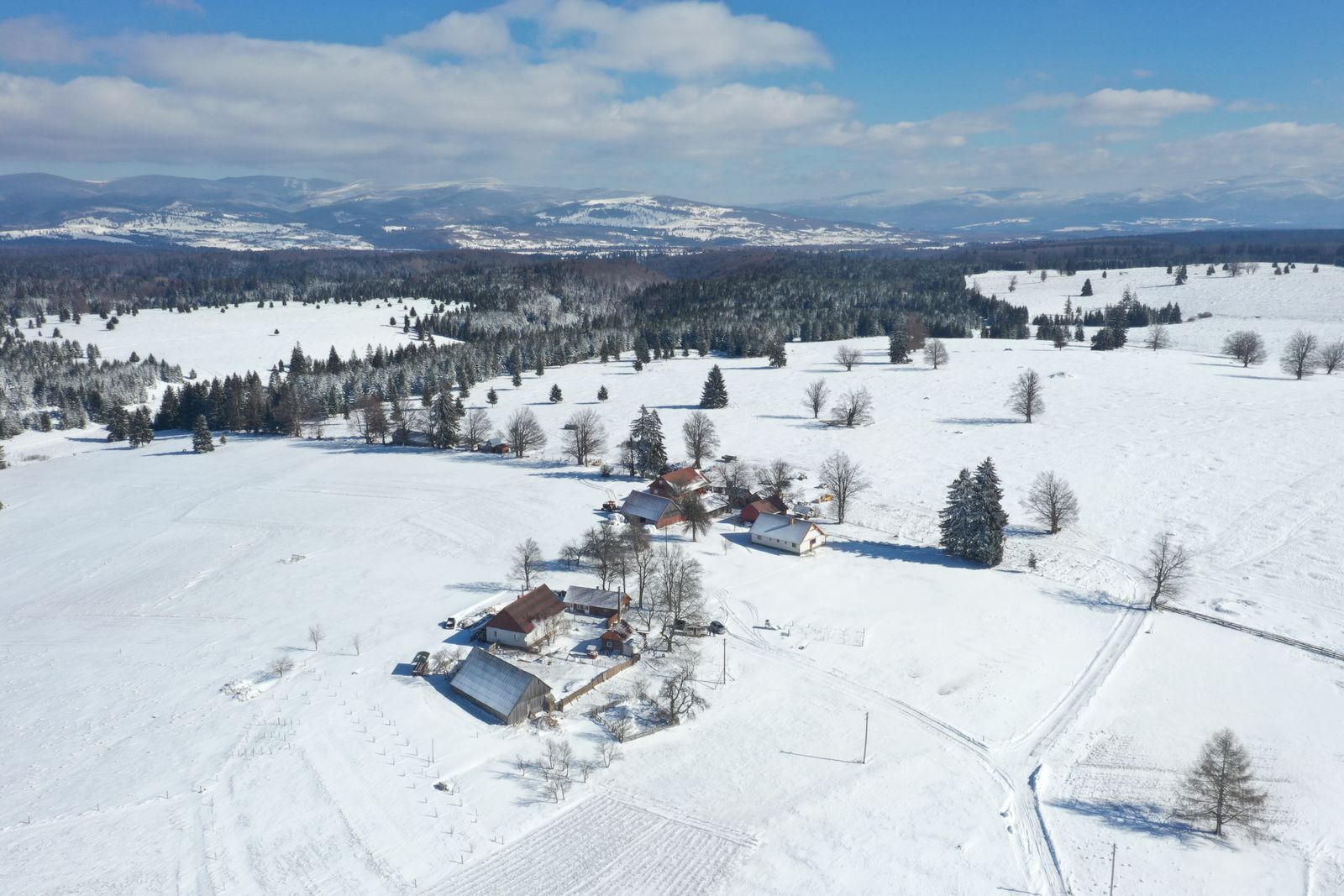 Cazare în Harghita Băi: sat de munte înzăpezit pe platoul Harghitei
