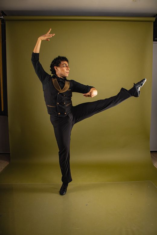 Dancer captured in motion — photo by Moisés Fonseca on Pexels