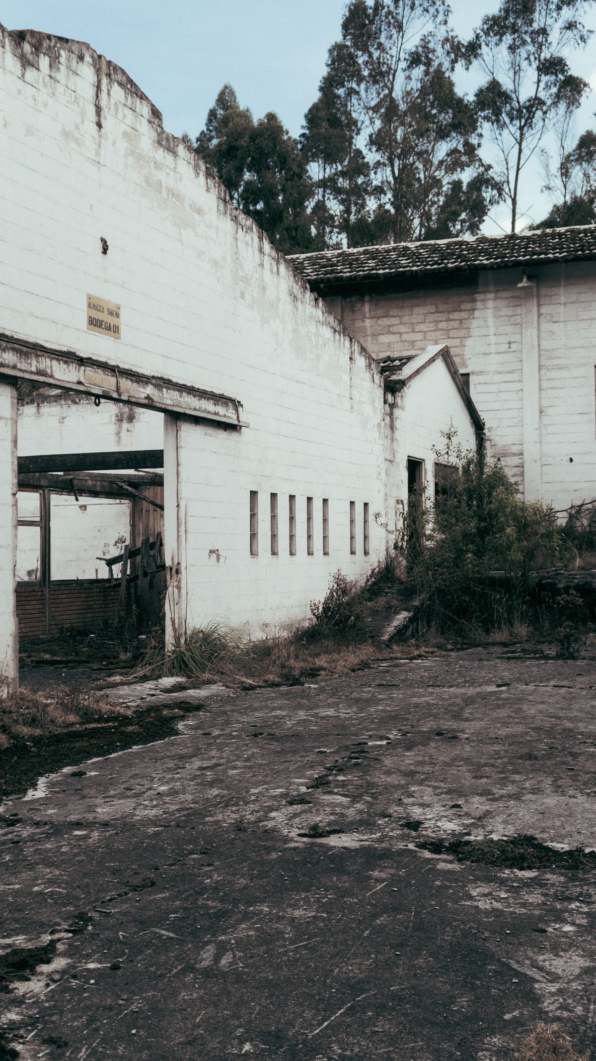Naves y fábricas en el Vallès Occidental