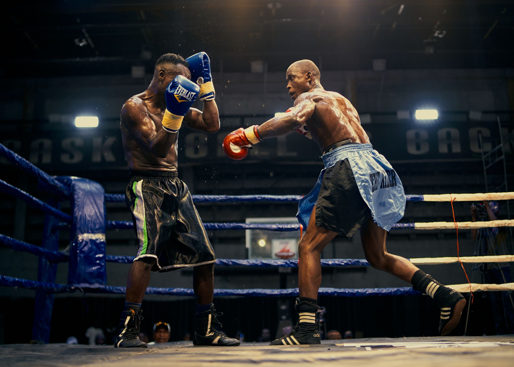 Intense Boxing Match in Lagos Arena · Free Stock Photo