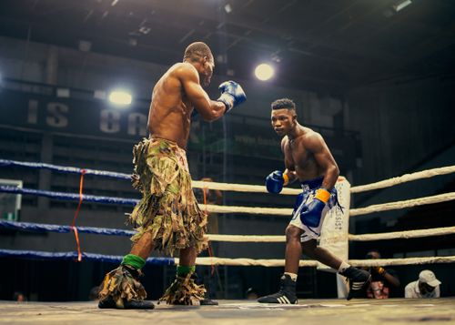 Gompo Riot Intenso Combate De Boxeo En El Estadio De La Ciudad De Ku Gompo. · Foto ...