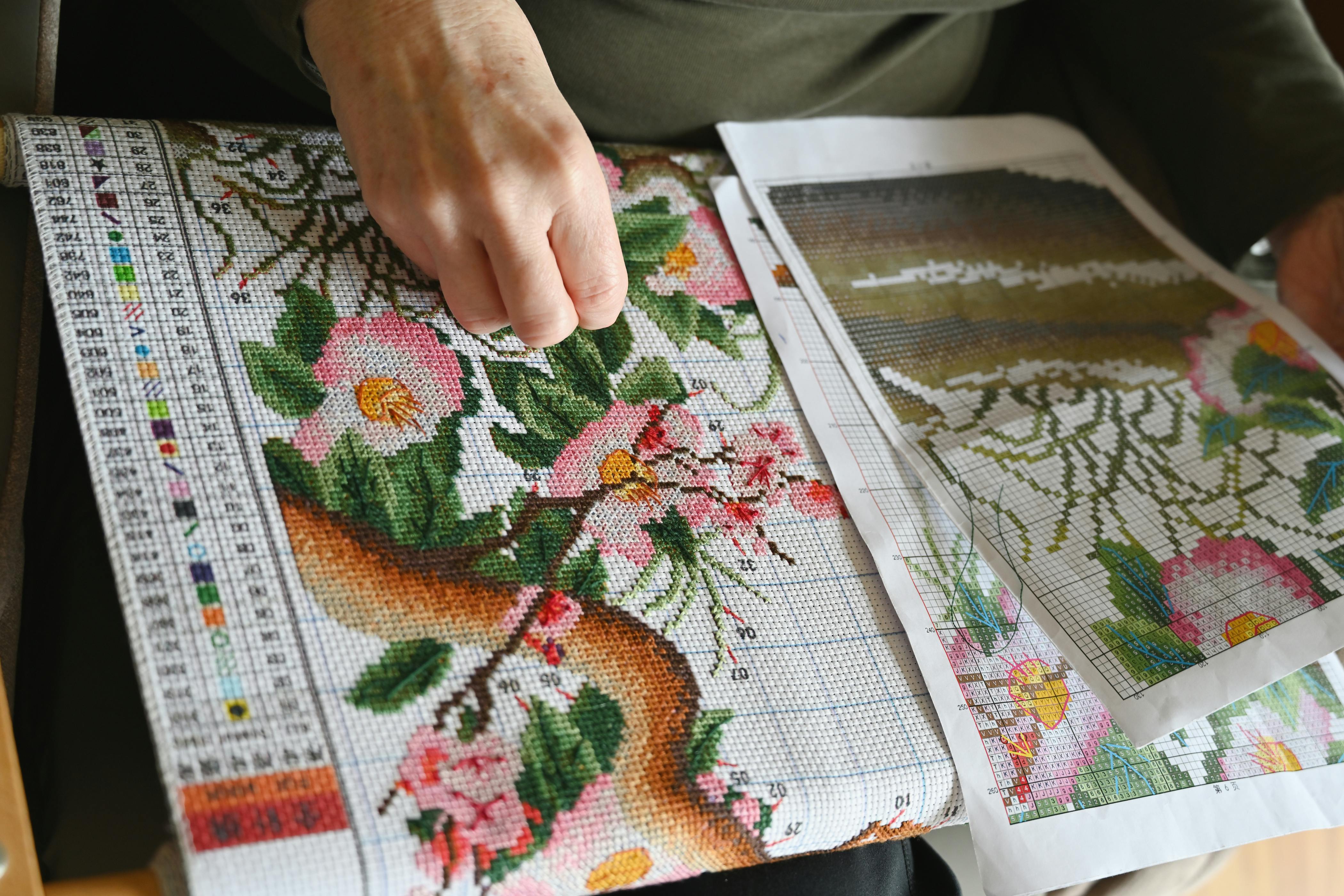 OPINION: Crafts and hobbies that will get you off your phone screens — Photo by Patrick Nizan on Pexels