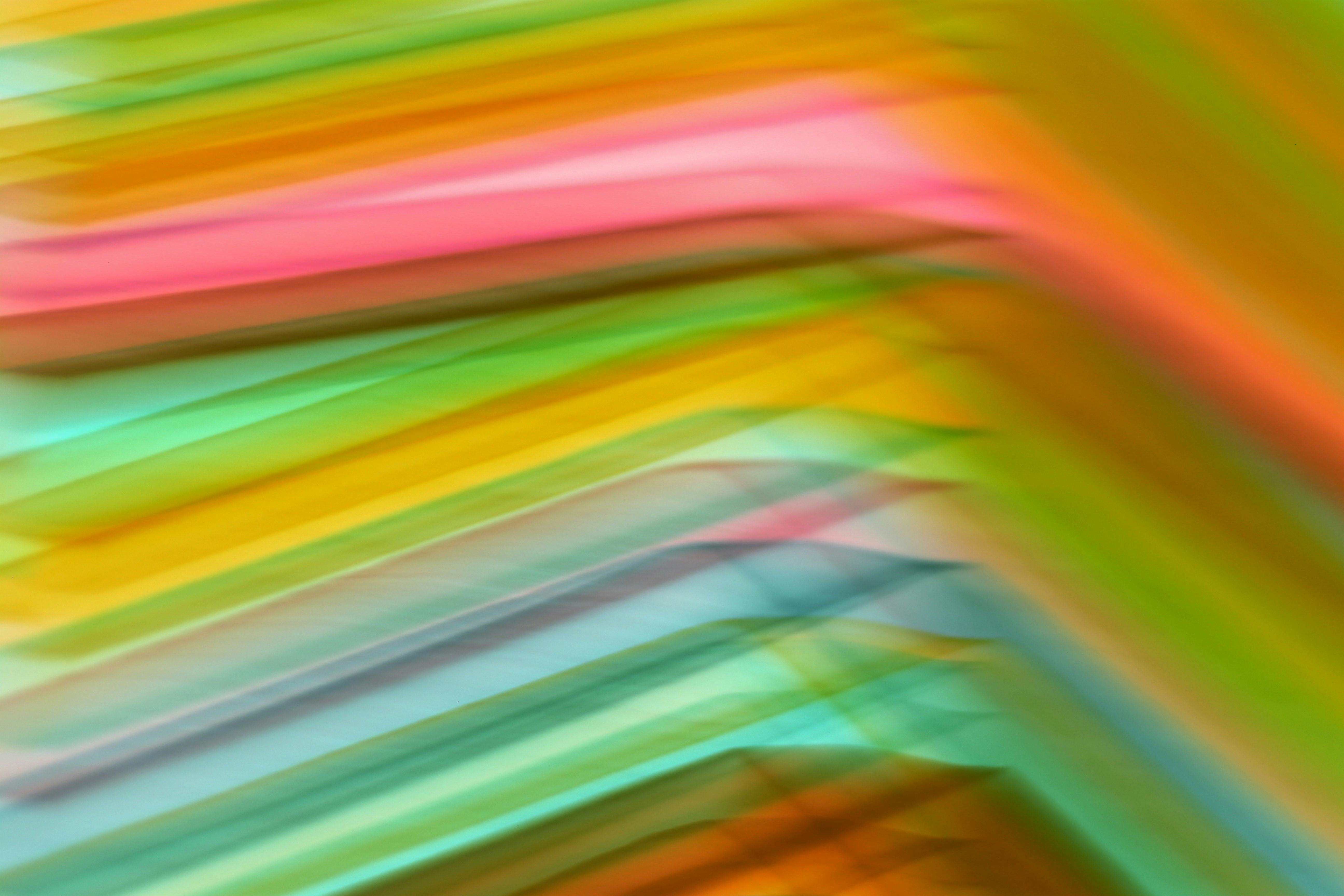 Gratuit Art abstrait dynamique avec des couleurs floues et vibrantes en mouvement. Photos