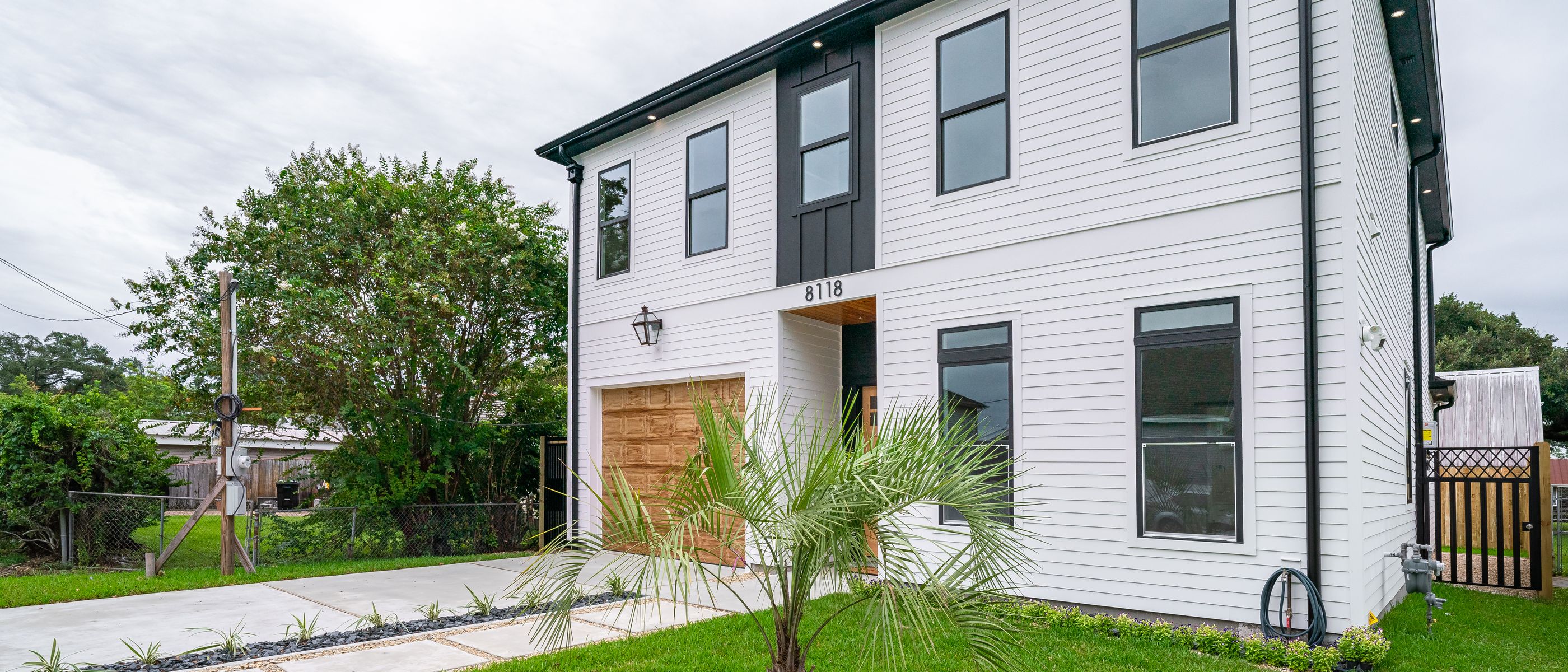 Exterior Painting in De Beauvoir Town — woodwork brushed to a crisp, smooth line