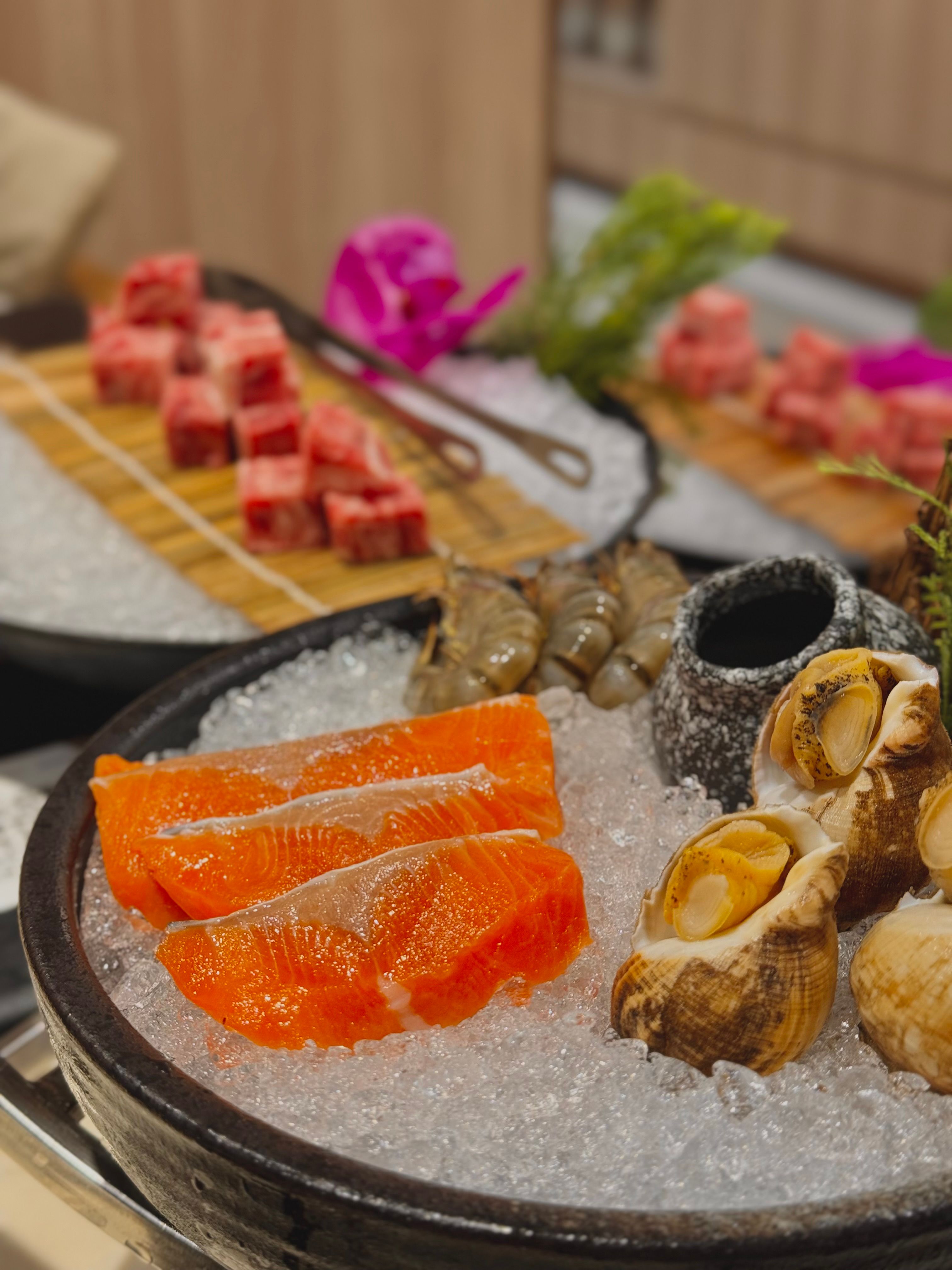 Fresh Seafood Platter with Salmon and Shellfish · Free Stock Photo