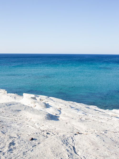 Free Serene coastal view with vibrant blue sea and sky, perfect for travel and relaxation themes. Stock Photo
