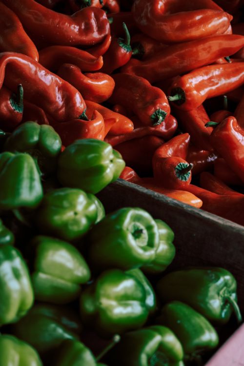 Free Vibrant display of red and green peppers at an outdoor market in Adana, Türkiye. Stock Photo