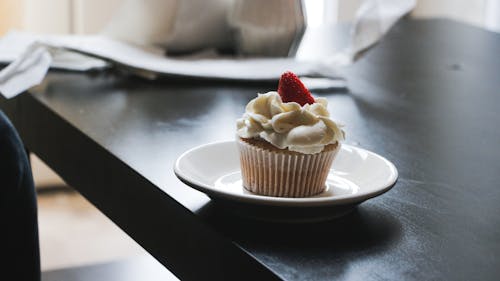 Foto stok gratis cupcake, krim, muffin