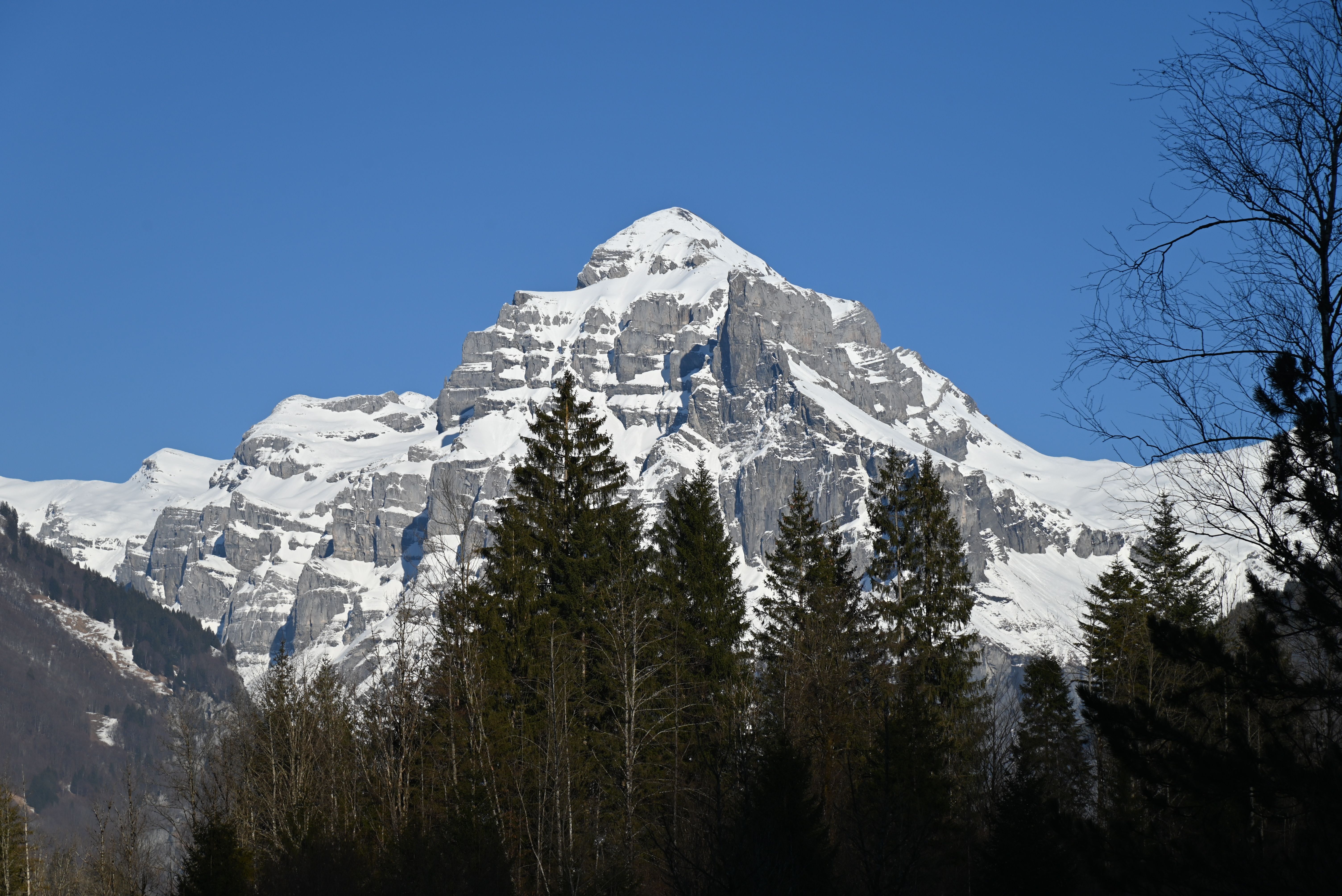 Majestic Snow-Capped Alpine Mountain View · Free Stock Photo