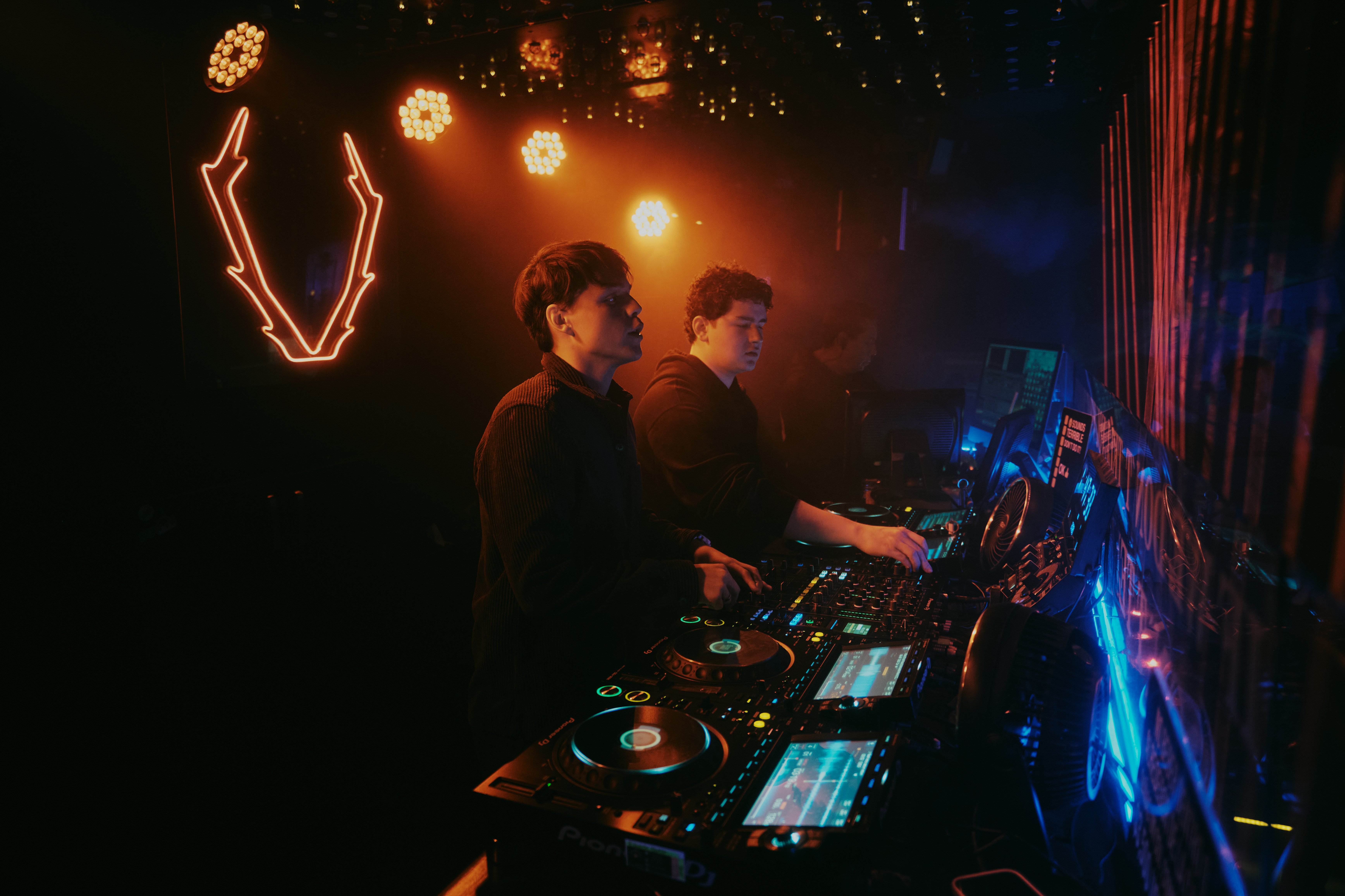 Universal Partners With NVIDIA AI on Music Discovery, Fan Engagement &amp; Creation Tools — Photo by Alex Morua on Pexels