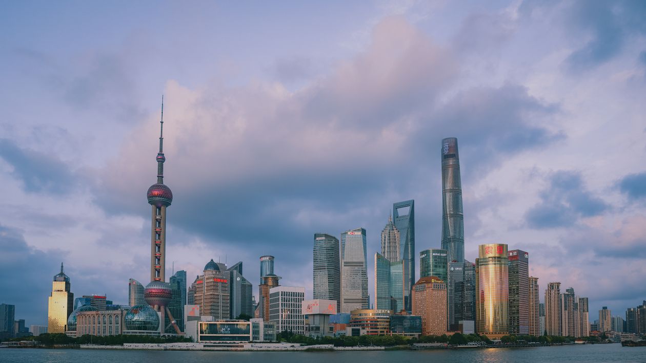 黄昏时分的上海天际线令人惊叹 · 免费素材图片