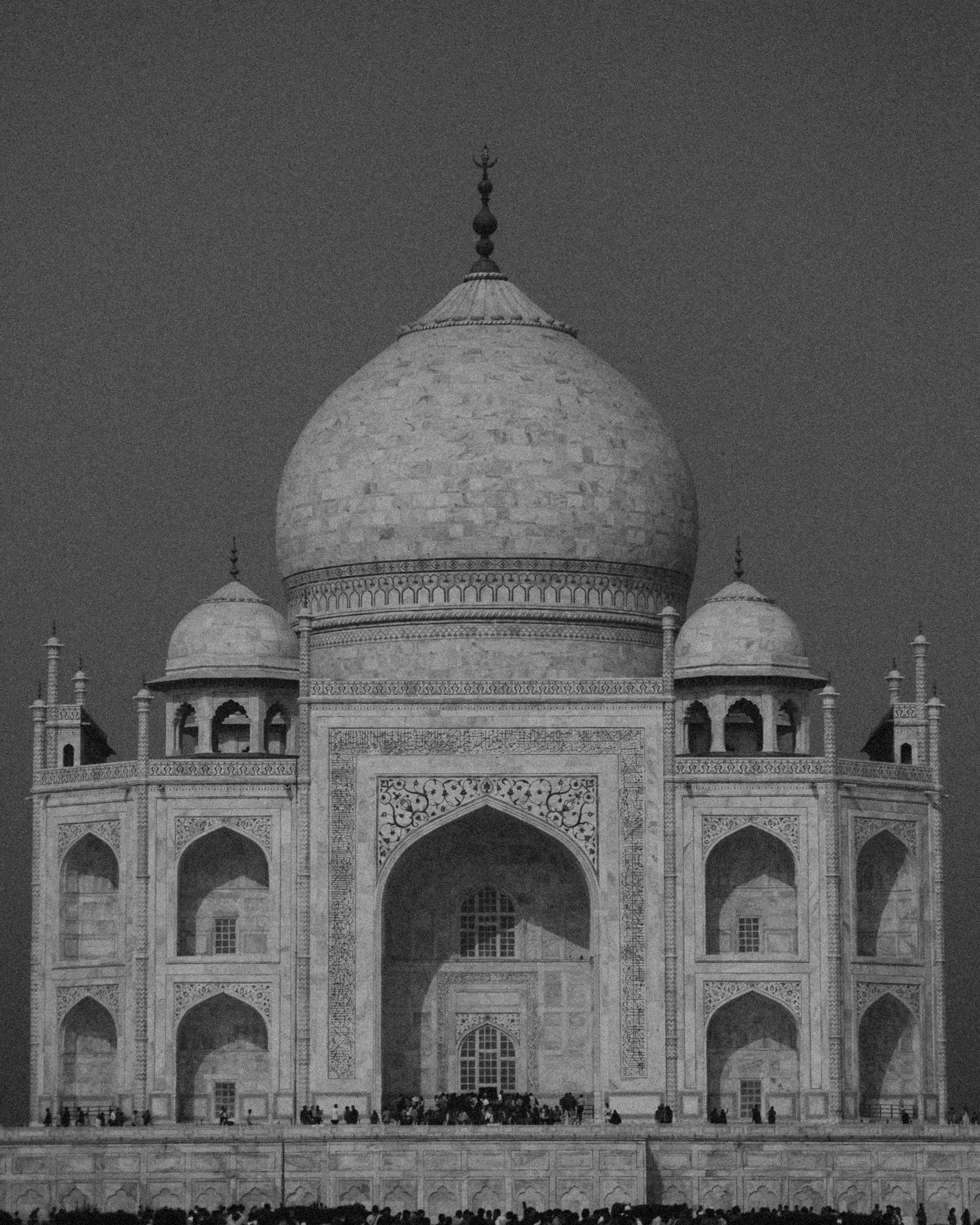 Stunning black and white capture of the iconic Taj Mahal in Agra, India, displaying its timeless beauty.