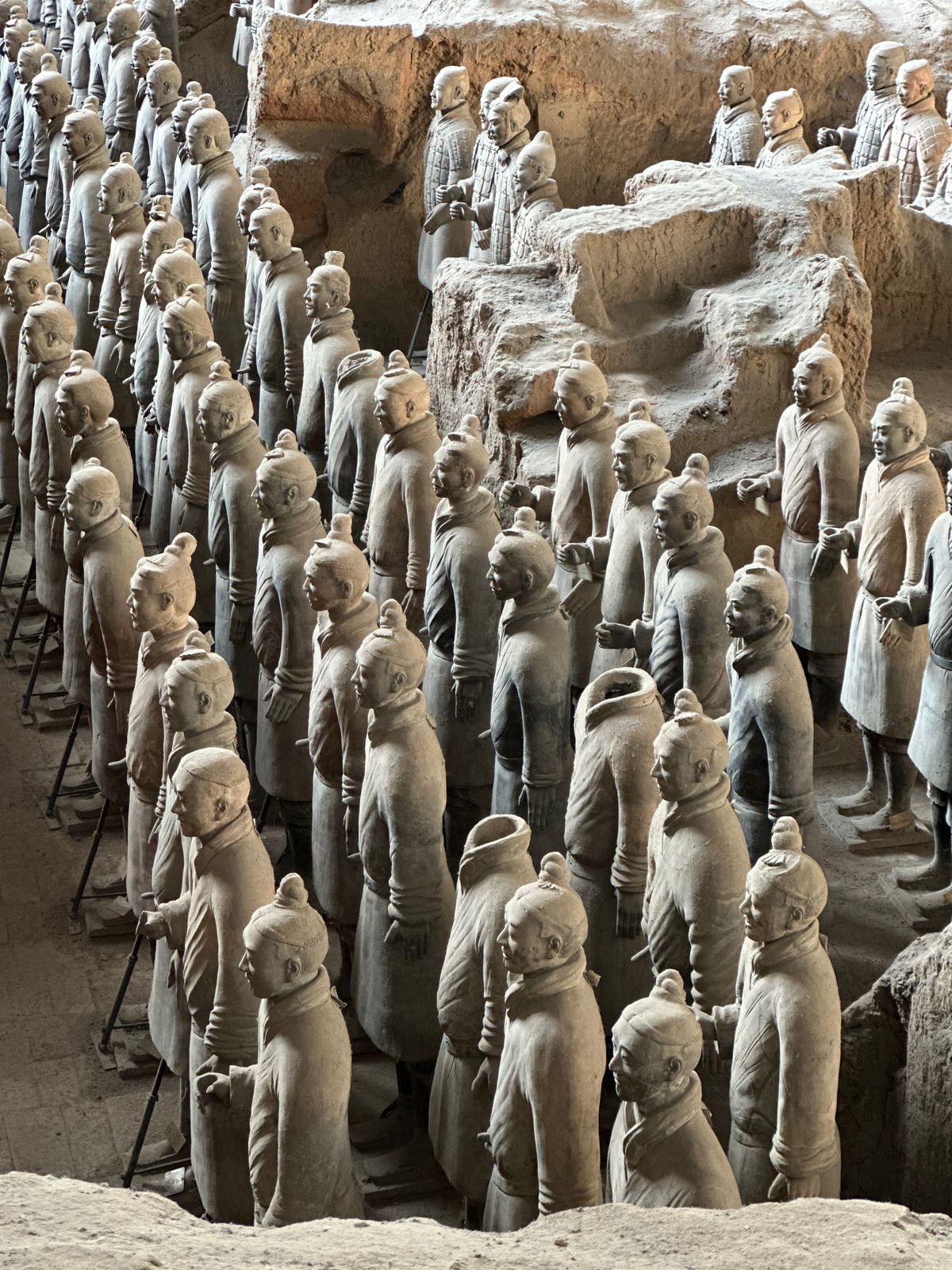 古代中国の兵馬俑のイメージ