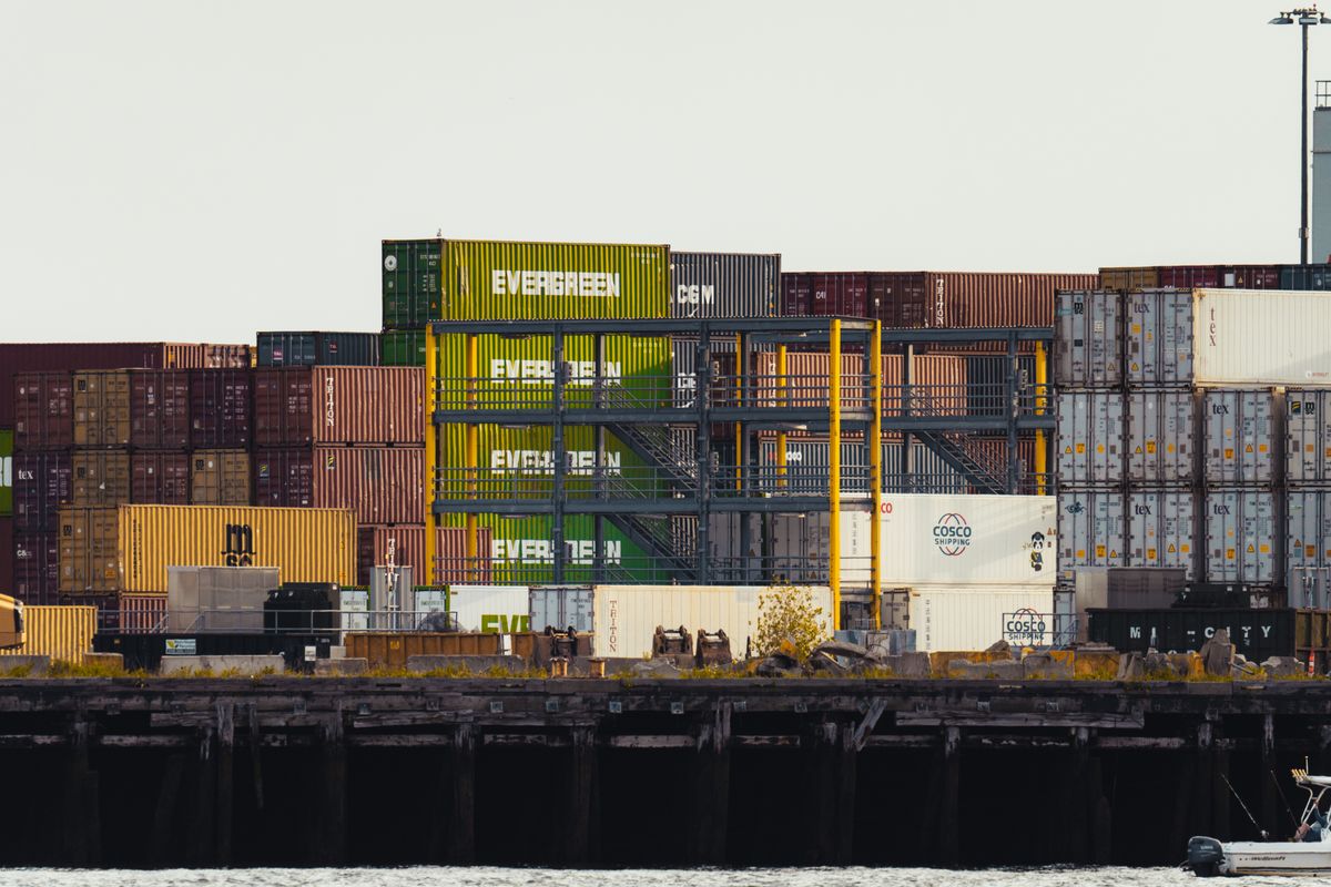 storage moves in Govilon — Storage Moves in Govilon — the working end of the job