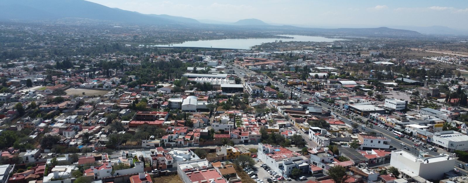 Aerial cityscape of San Juan del Río, capturing urban landscape and distant mountains.