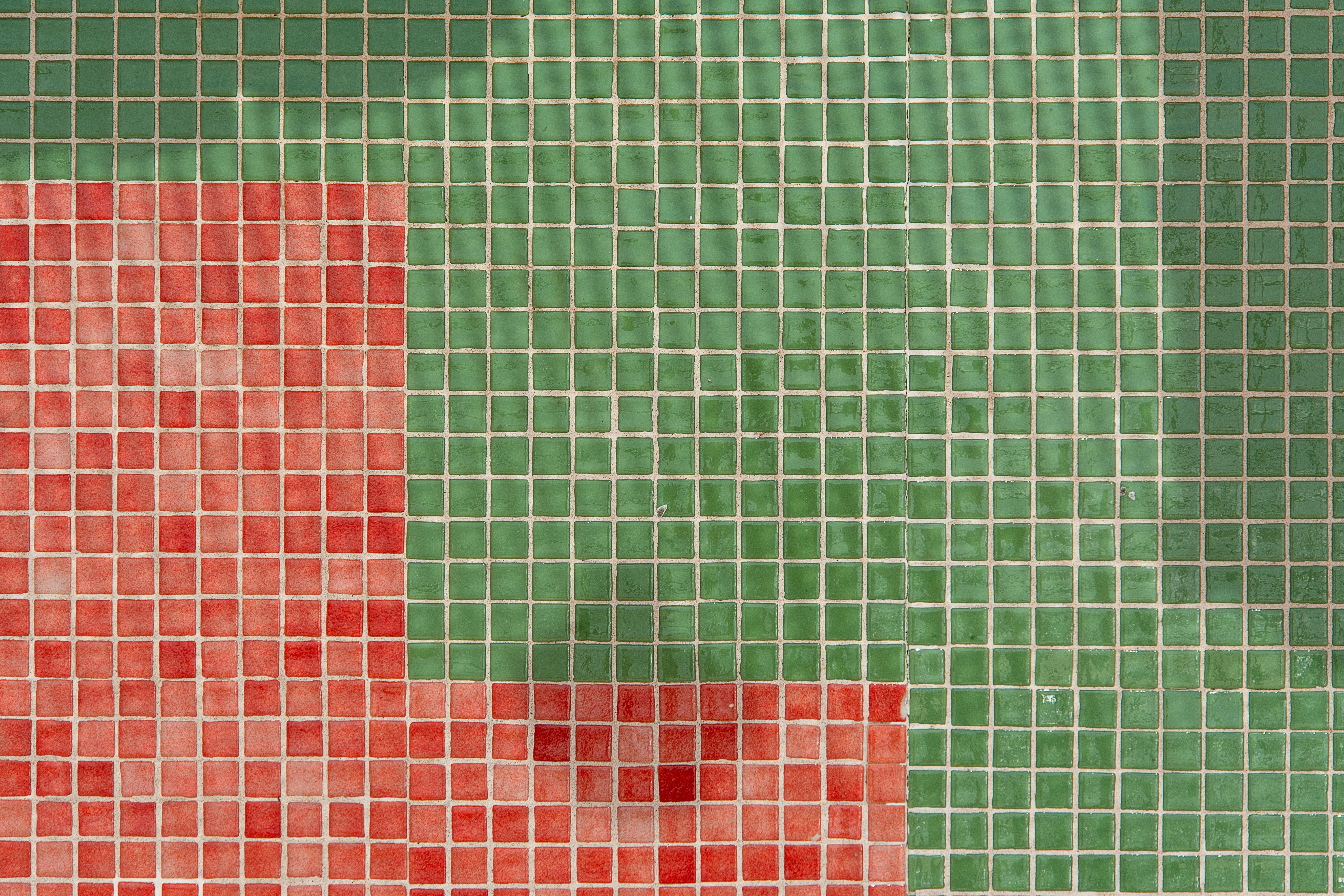 Vibrant mosaic pattern with red and green tiles, perfect for artistic backgrounds.