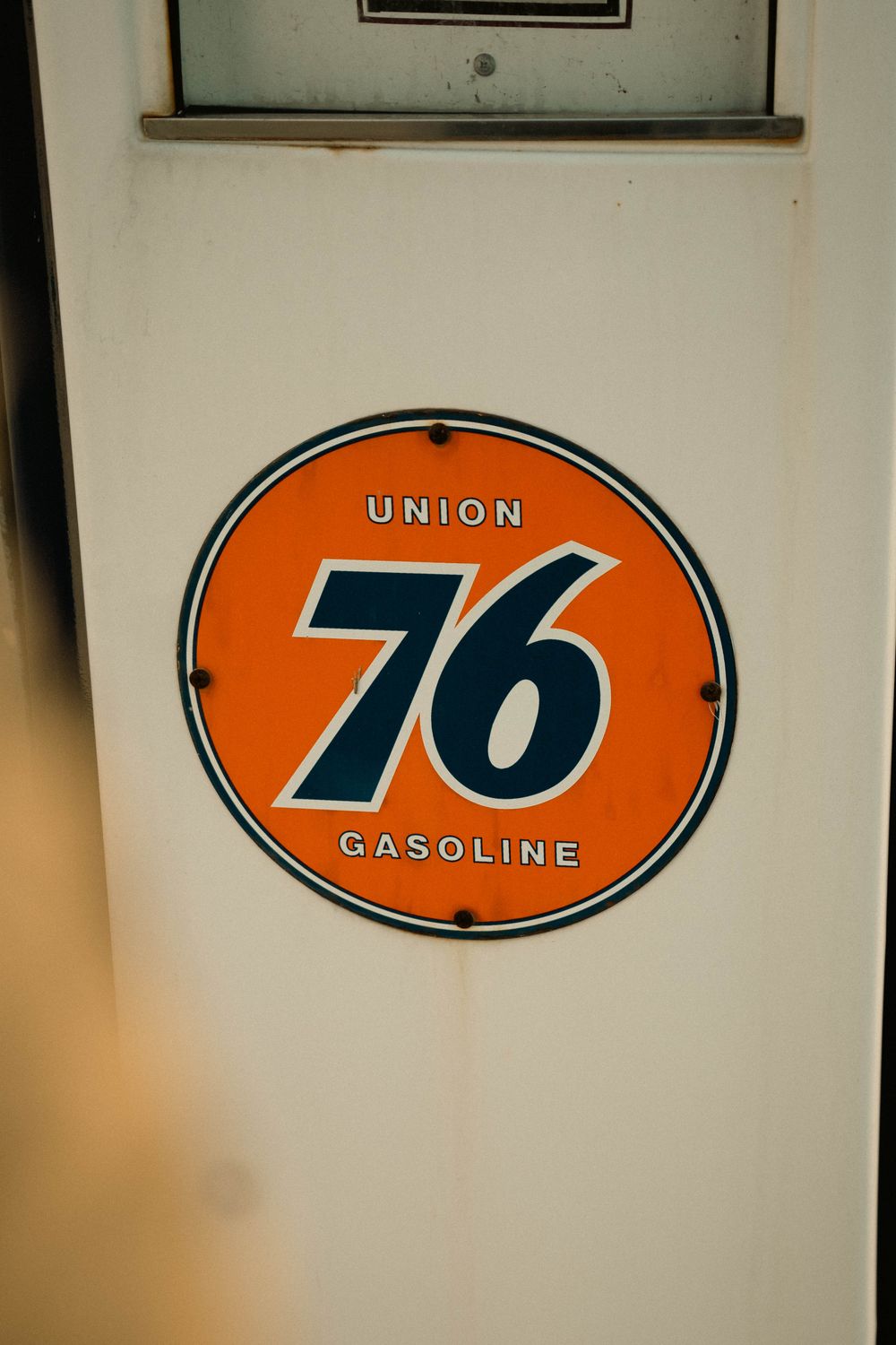 Vintage Union 76 Gasoline Pump Sign Close-up · Free Stock Photo