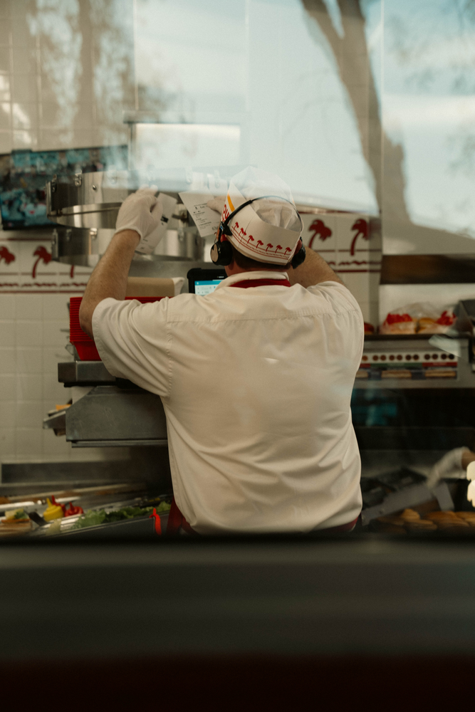 Fast Food Worker Photos, Download The BEST Free Fast Food Worker Stock ...