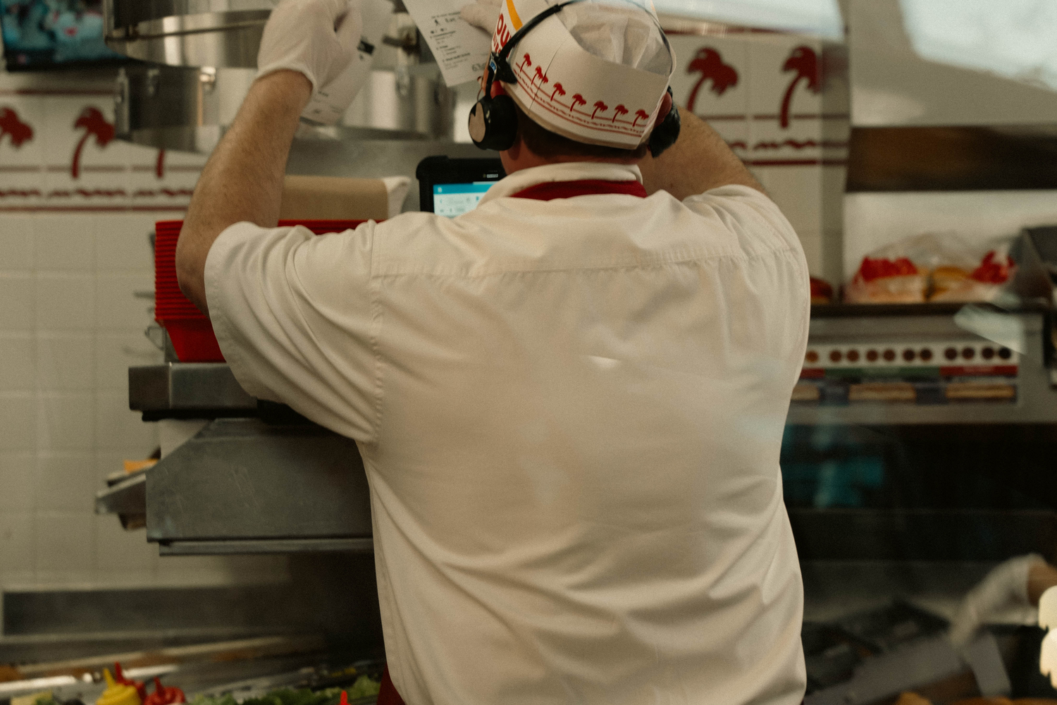 Fast Food Associate Fast Food Worker Photos, Download The BEST Free Fast Food Worker Stock ...