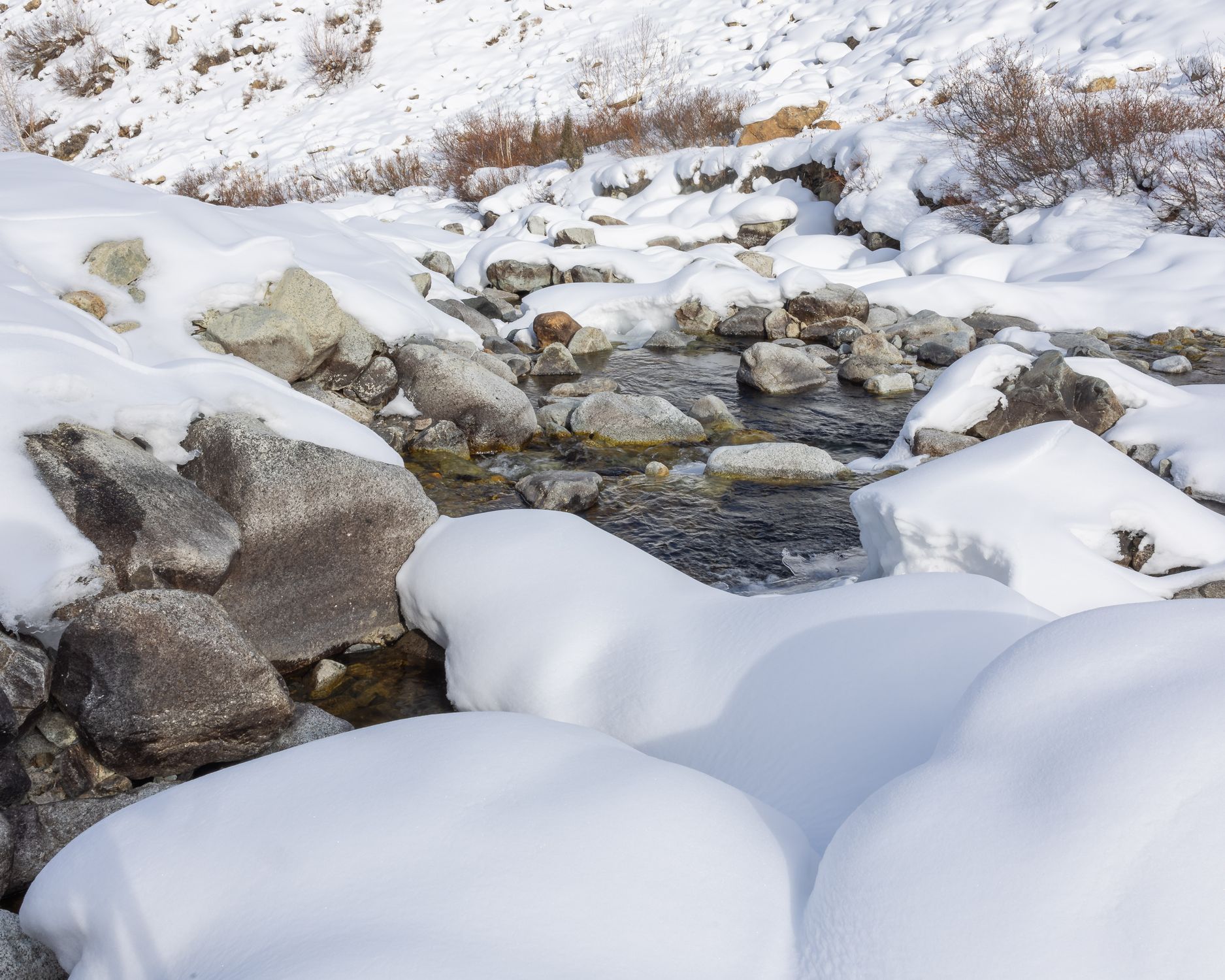 Kap Snow Rivers Serene Snow-Covered River in Winter Landscape · Free Stock Photo