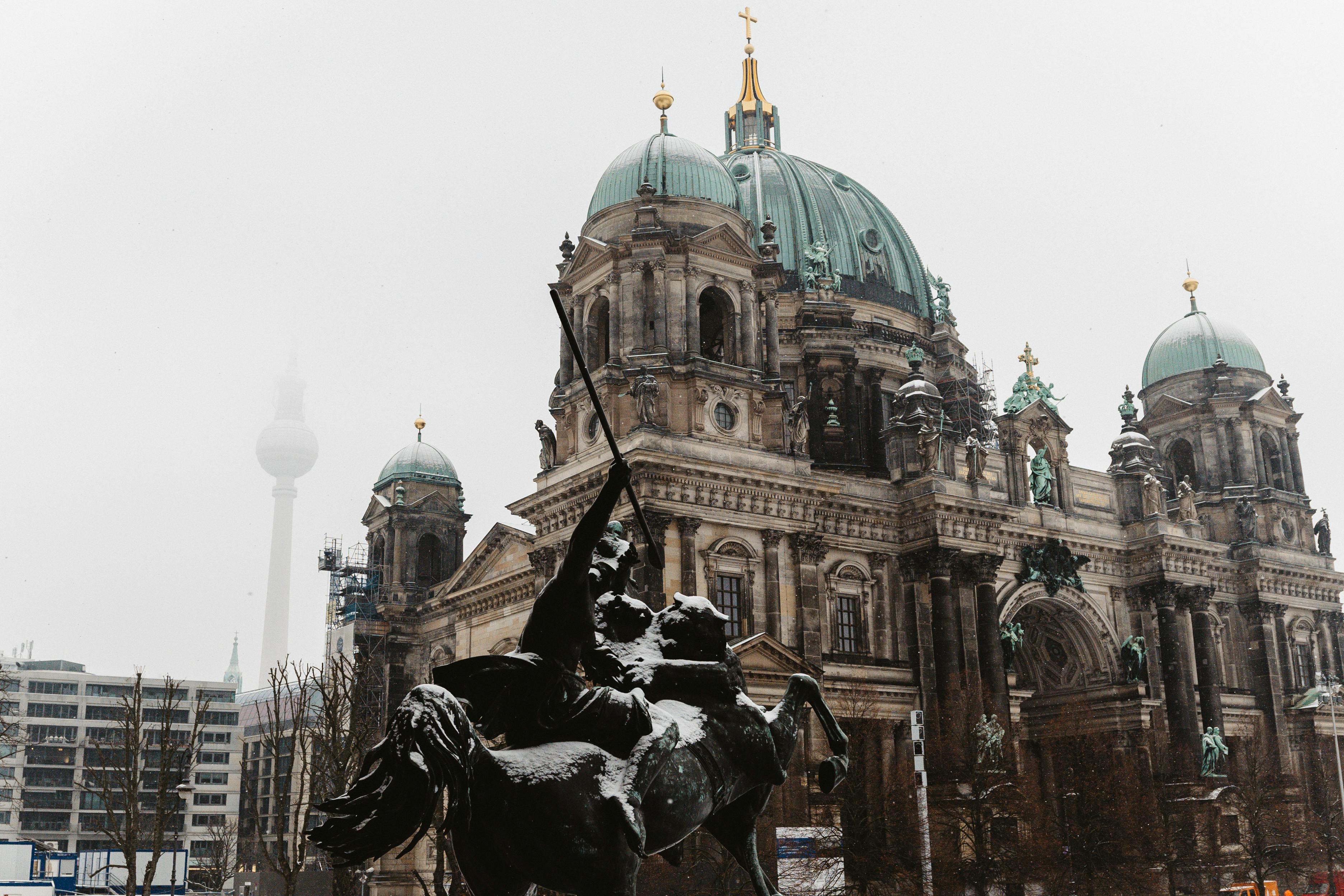 Berlin calls Europe’s immigration hard-liners to summit on asylum rules — Photo by Sebastian Luna on Pexels