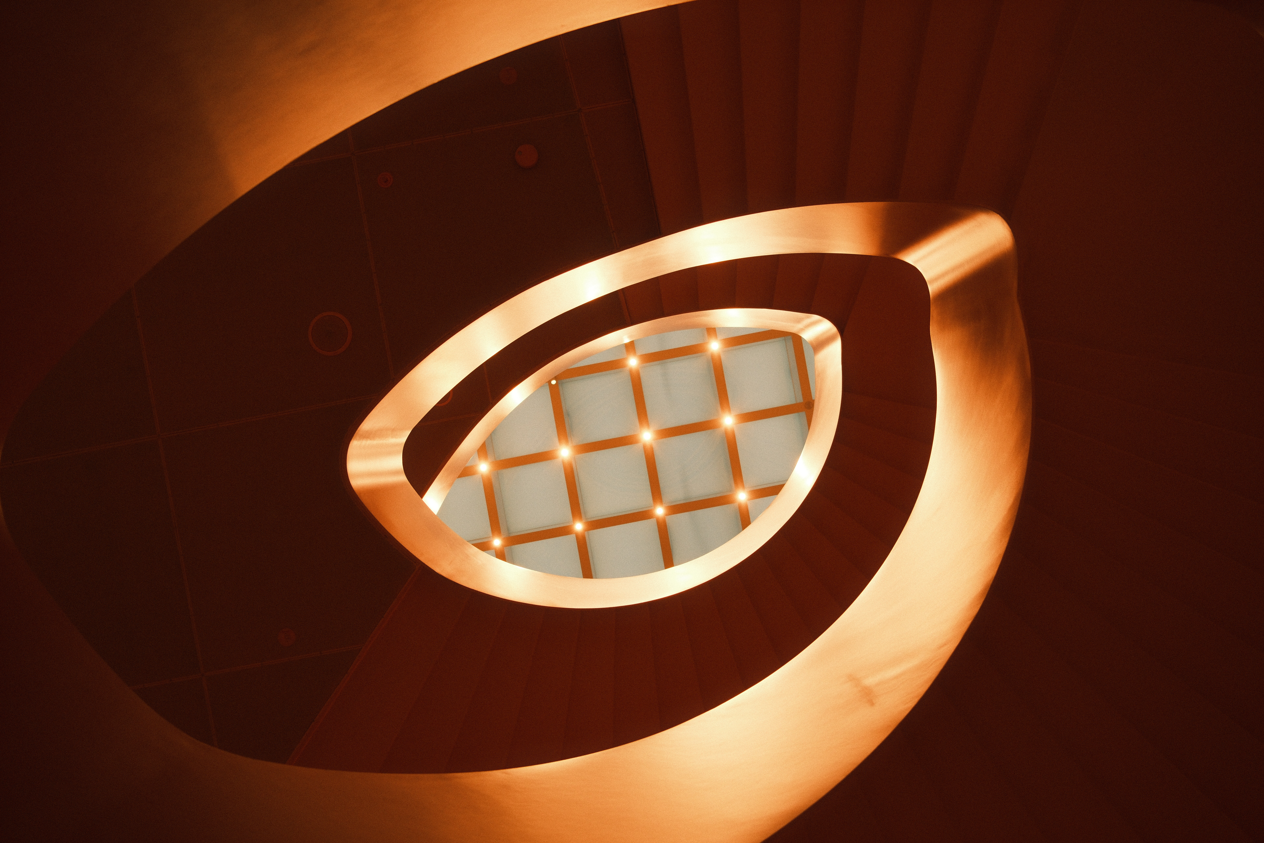 Abstract architectural spiral staircase design · Free Stock Photo