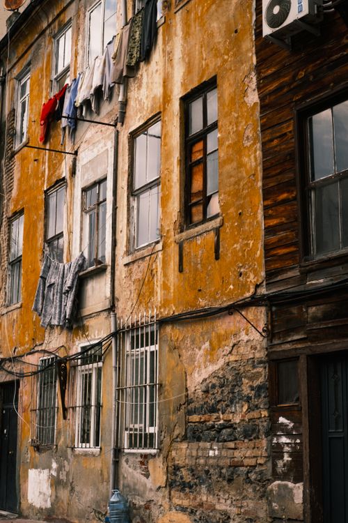 Free Aged residential building in Istanbul with vibrant laundry hanging and a rustic facade. Stock Photo
