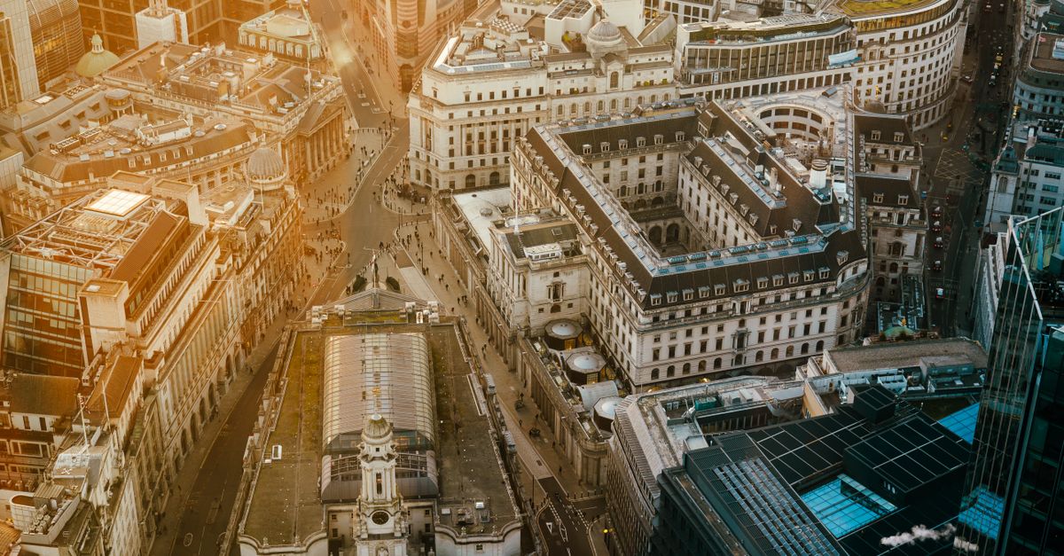 伊朗衝突衝擊英國經濟:四月 GDP 萎縮 0.1%,能源成本飆升引發停滯性通膨隱憂