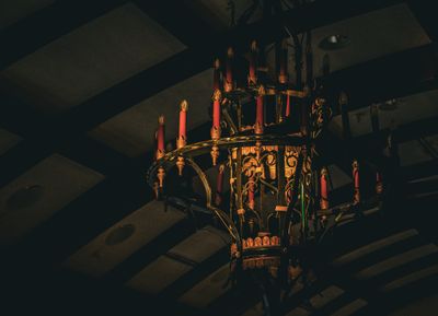 Antique chandelier with candles in a dim rustic room — Yihan Wang on Pexels