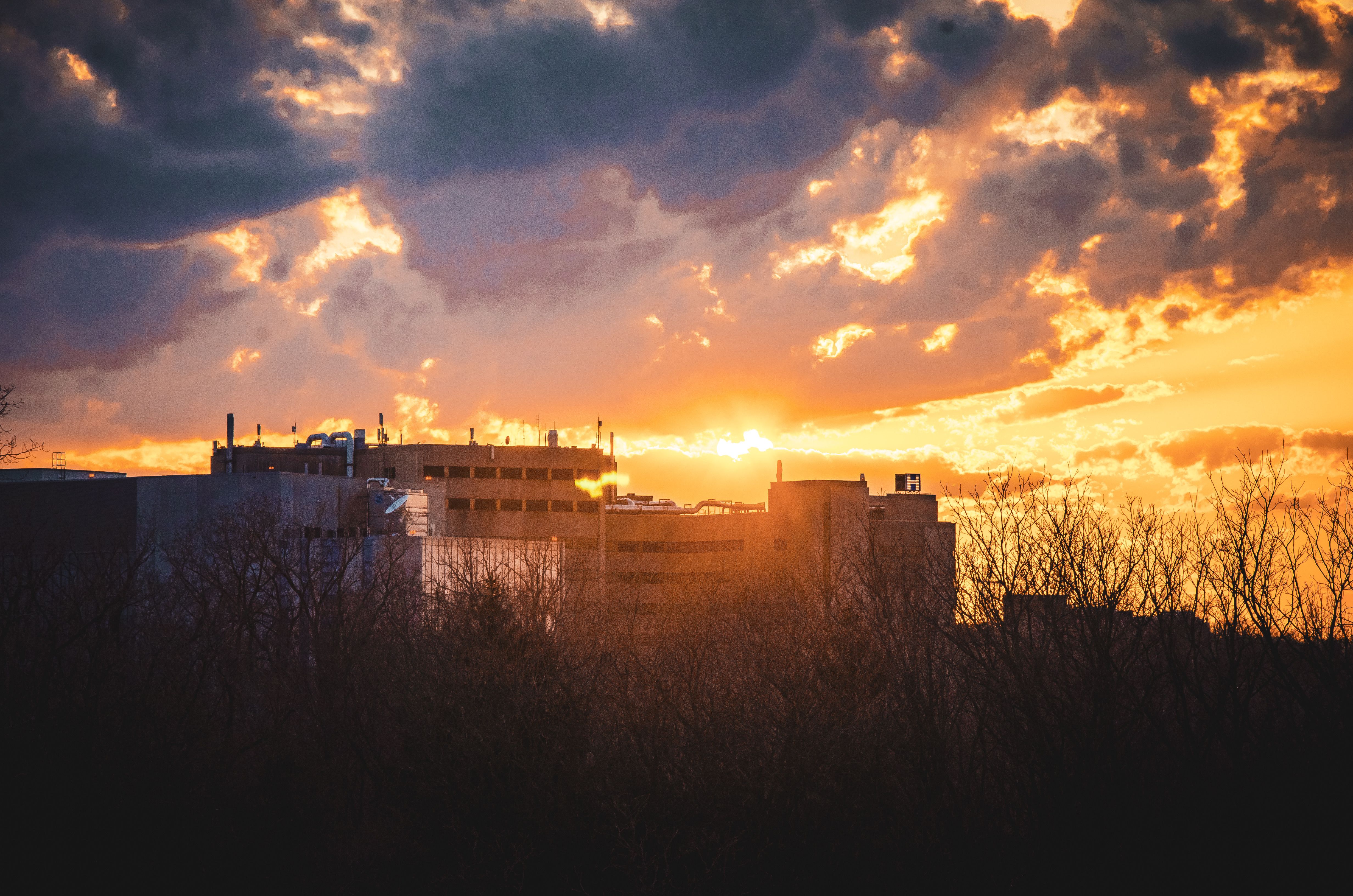 Dramatic Sunset over Urban Cityscape · Free Stock Photo