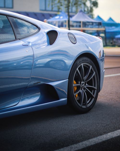Free High-quality shot of a blue Ferrari showcasing Italian luxury and style in İstanbul's cityscape. Stock Photo