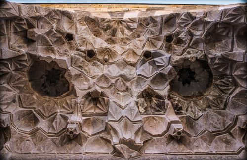 Free Detailed view of geometric stone carvings on an ancient structure in Kırşehir, Türkiye. Stock Photo