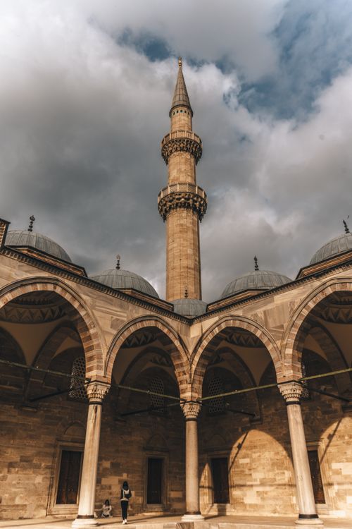 Free Captivating view of a historic mosque courtyard with an iconic minaret in Istanbul, Turkey. Stock Photo