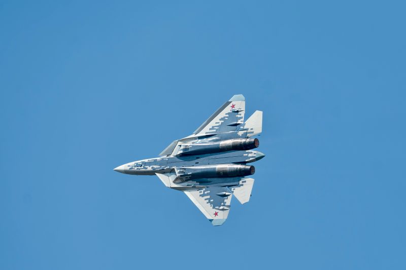Ruski borbeni zrakoplov Su-57 na pisti