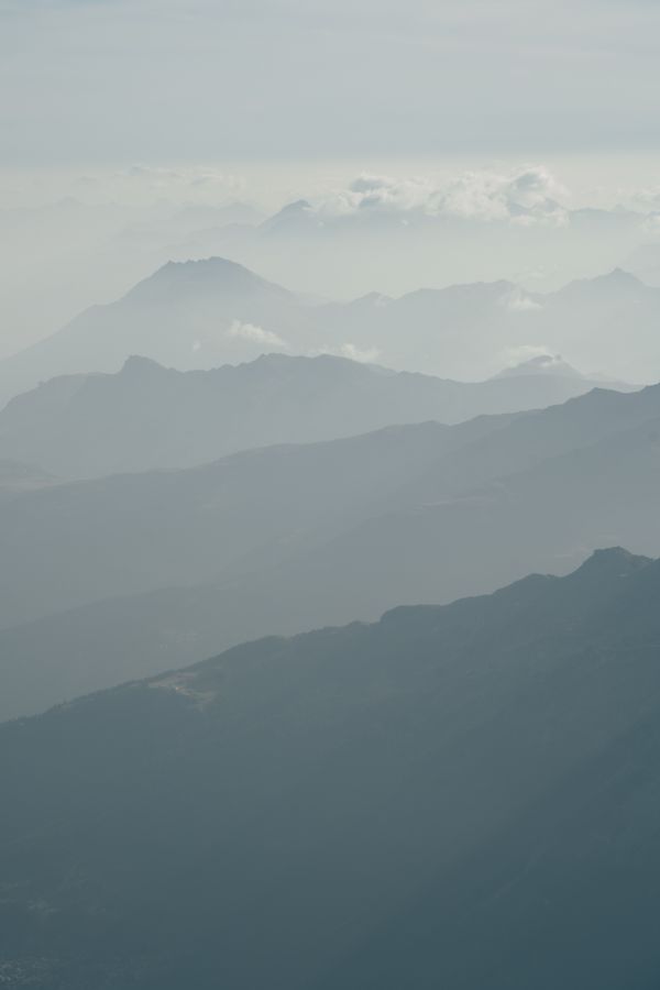 Mountain slope under moving fog — Damien Schnorhk on Pexels