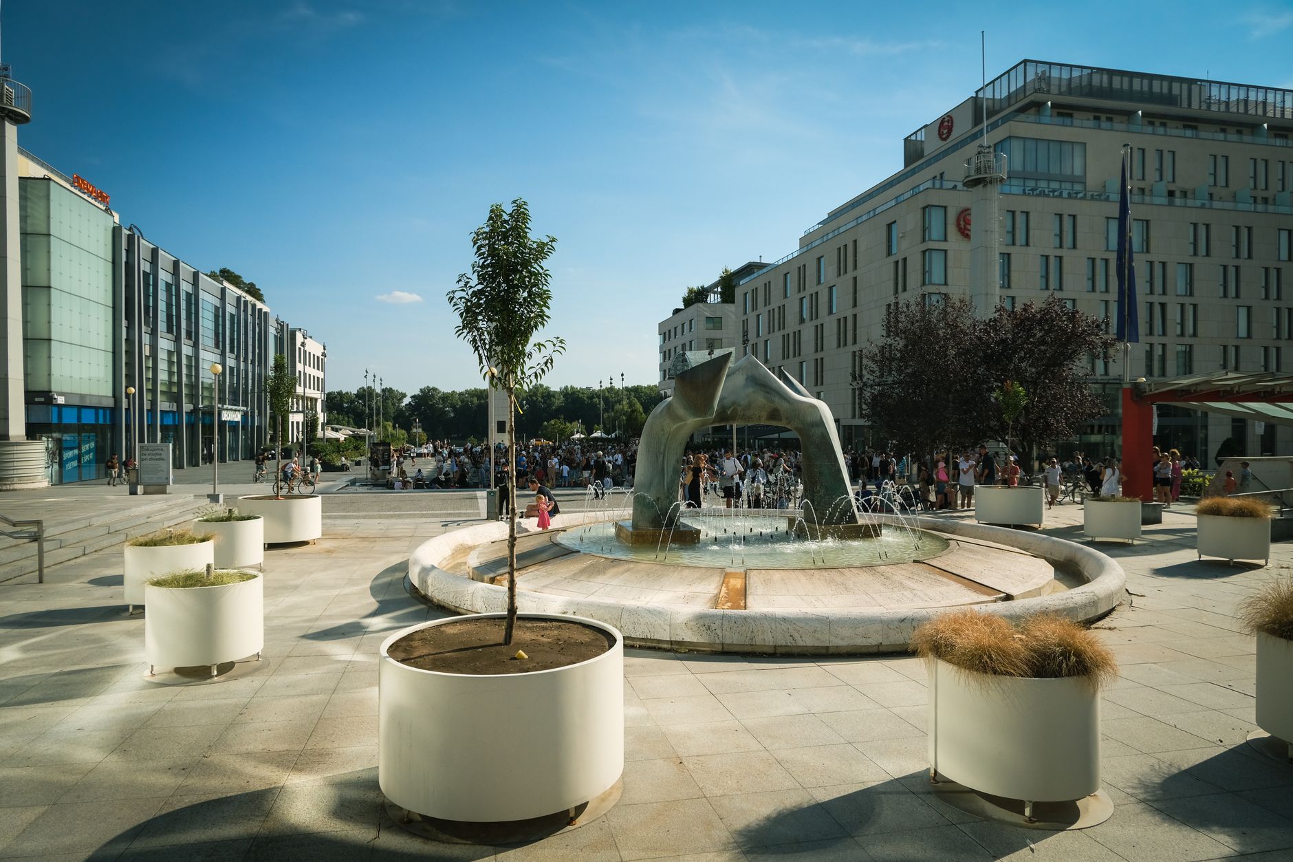 Activități culturale și servicii publice în Pitești, 7 iunie 2026