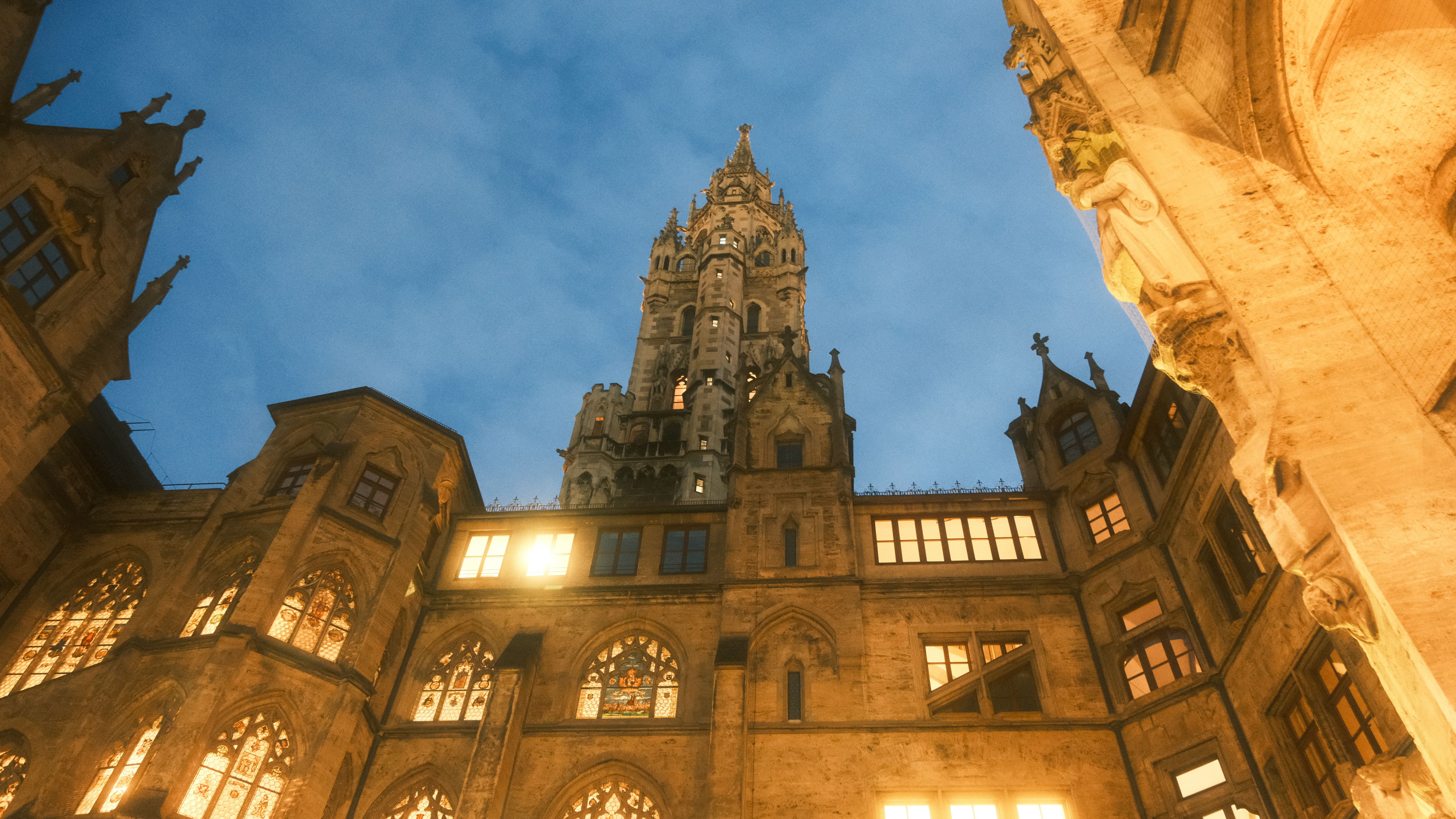 Münchner Marienplatz mit historischem Rathaus