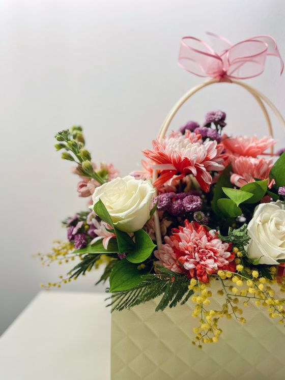 Rose, chrysanthemum and mimosa gift bouquet tied with a ribbon — Ssümçiğ on Pexels