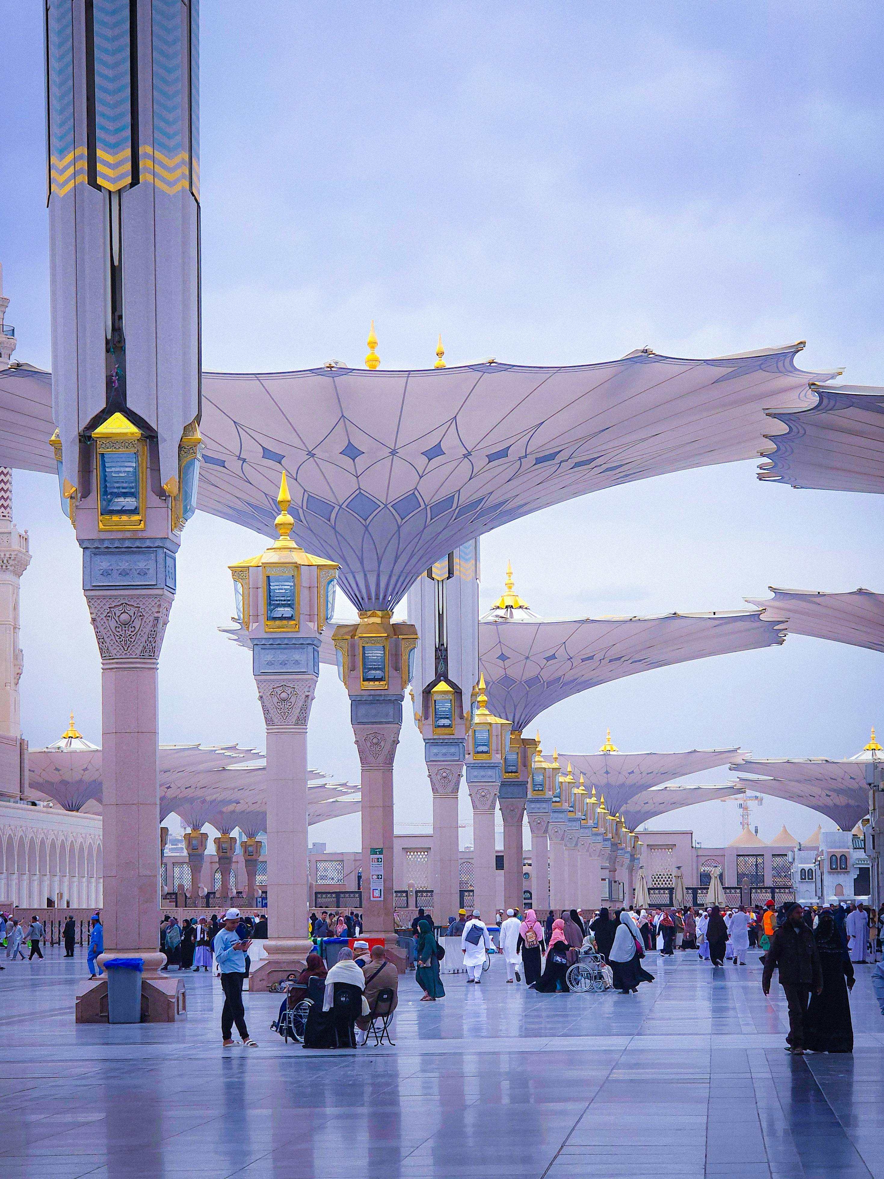 Al-Masjid An-Nabawi Umbrellas at the Piazza in Medina, Saudi Arabia · Free Stock Photo