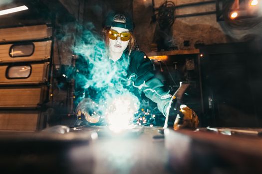 meja kerja stainless untuk workshop industri