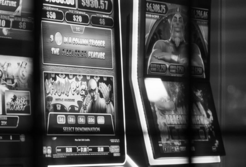 Online Casino: Spielautomaten und Live-Spiele im Überblick