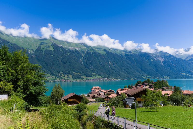 Satul Iseltwald pe malul lacului Brienz