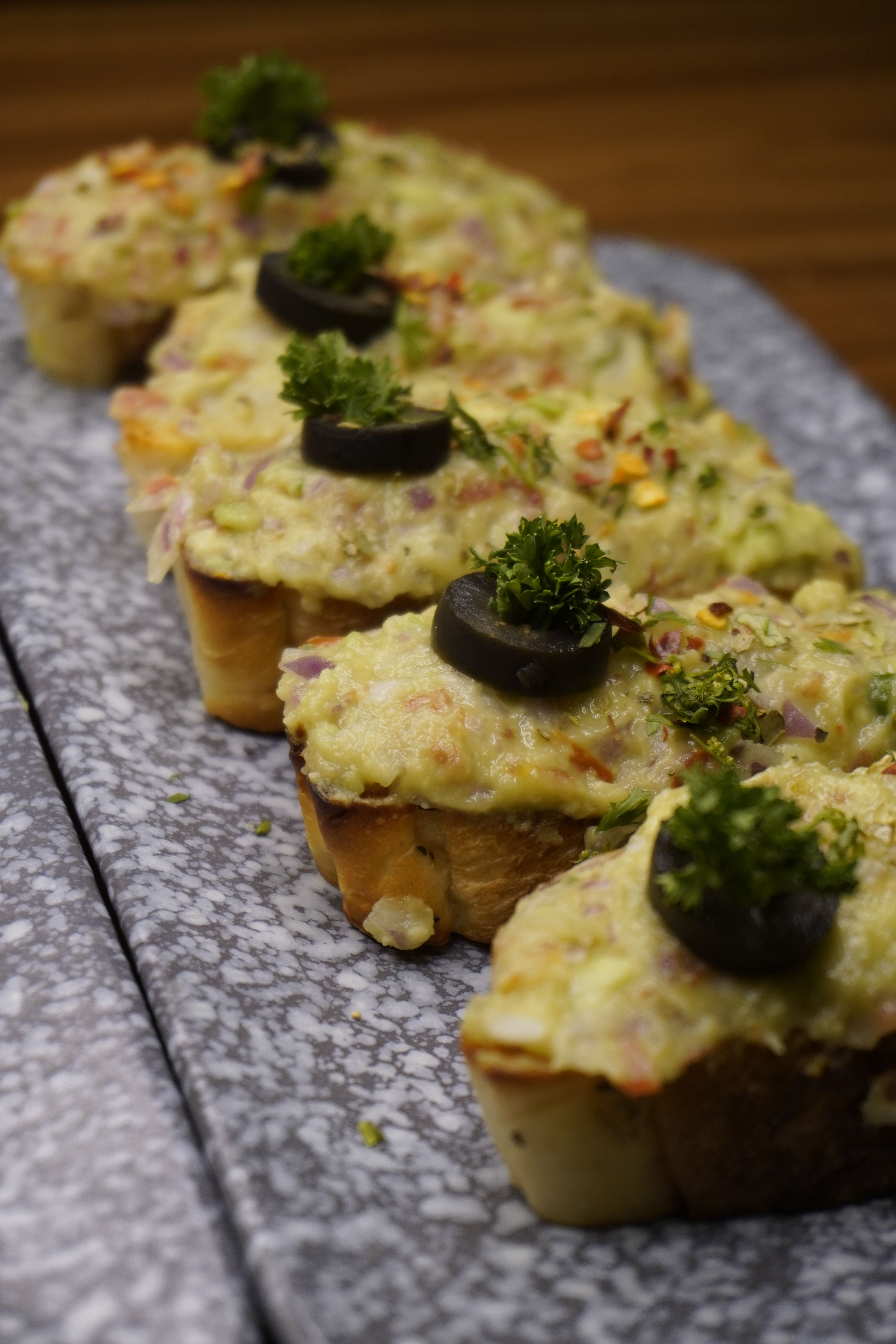 GARLIC BREAD (3PCS)
