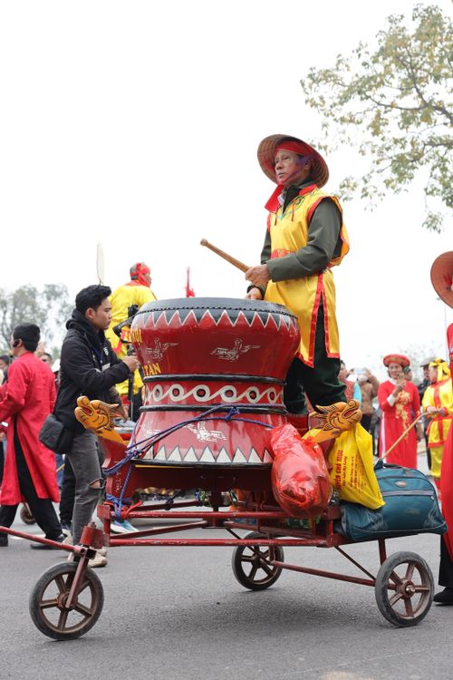 Free Traditional drummer in vibrant attire at a cultural festival parade outdoors. Stock Photo