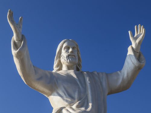 屋外のイエスの石の彫刻 · 無料の写真素材