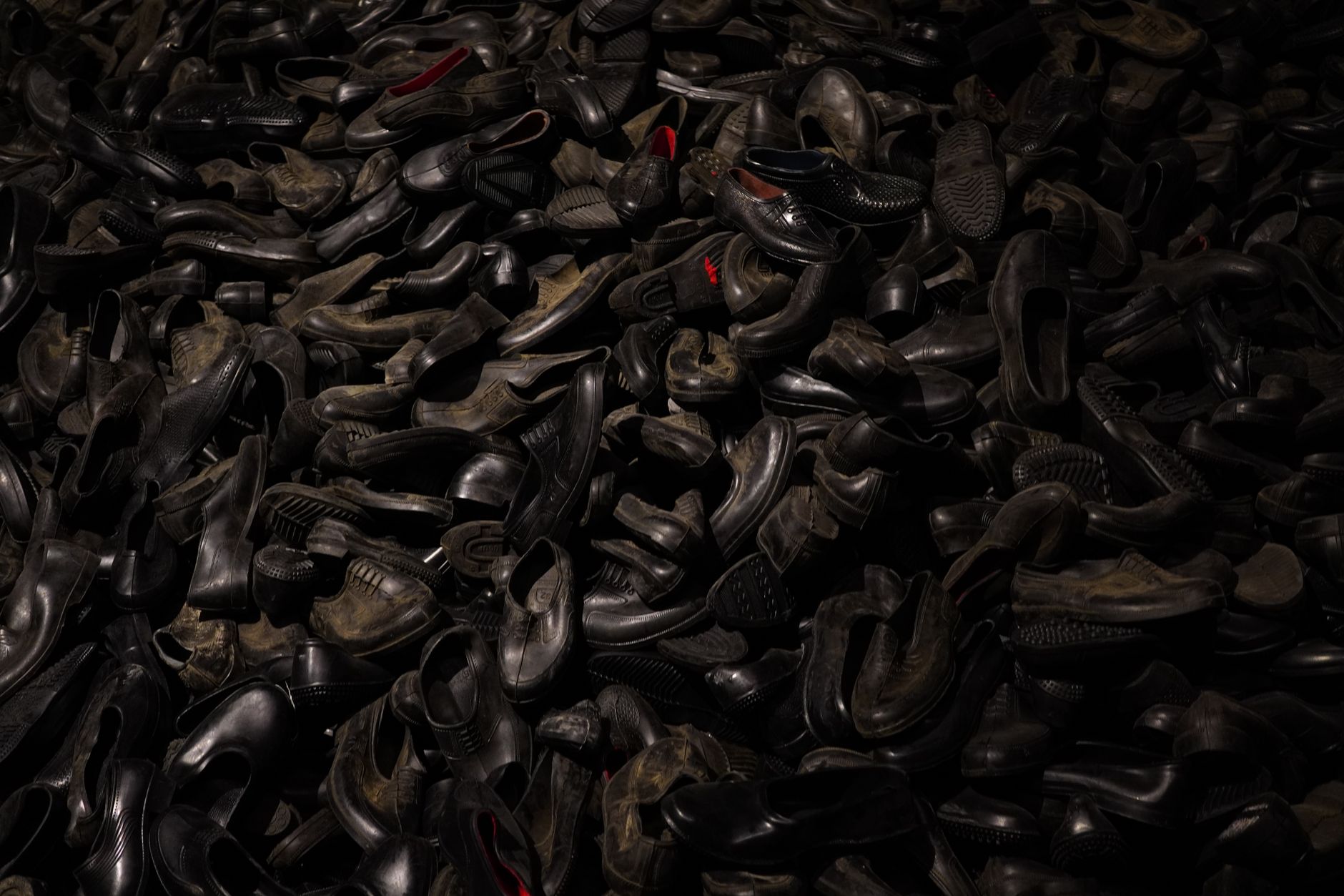 Featured image for the article: BMC to send Lalbaug procession footwear to Bhiwandi for recycling