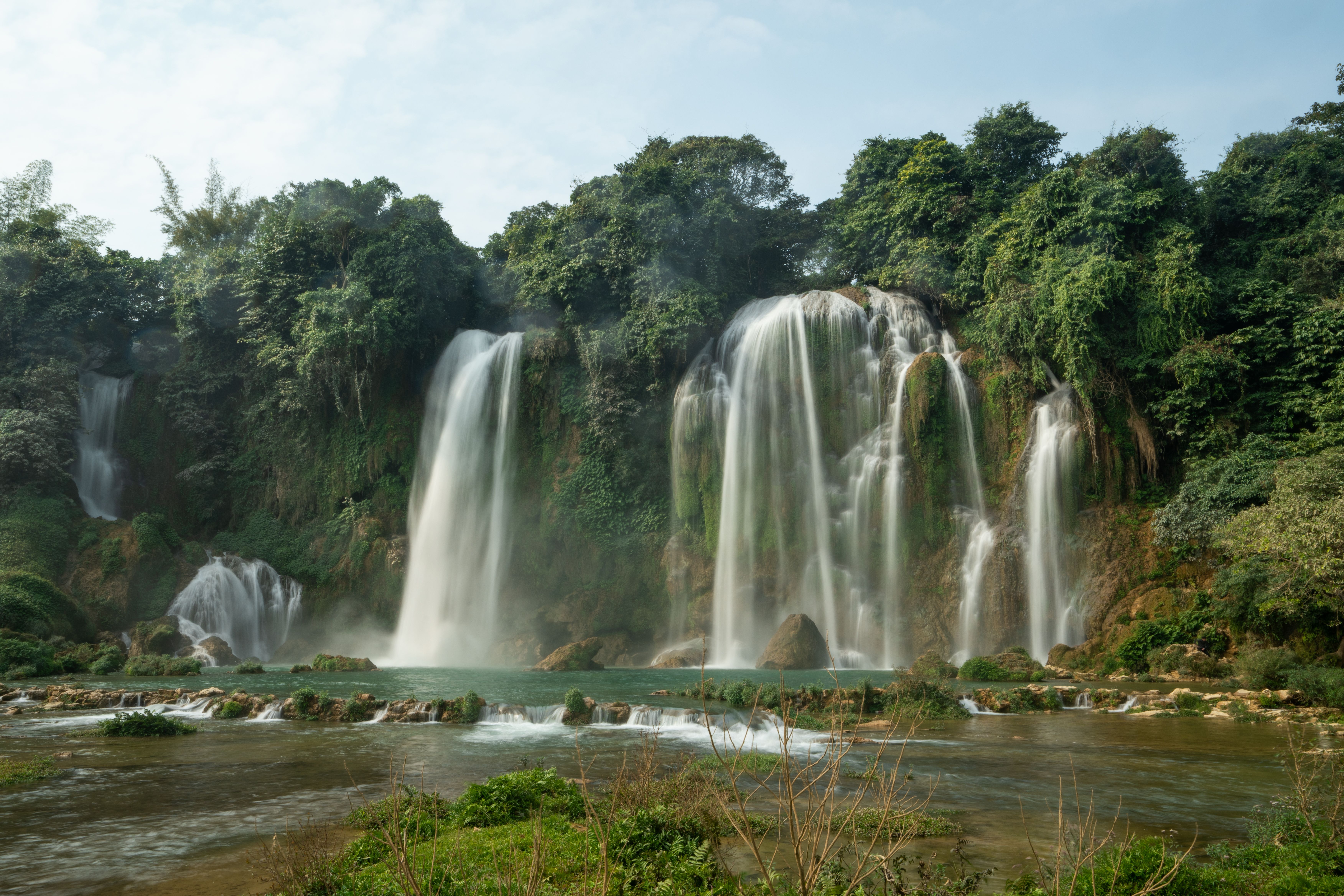 Guangxi — Detian Transnational Waterfall (德天跨国大瀑布)