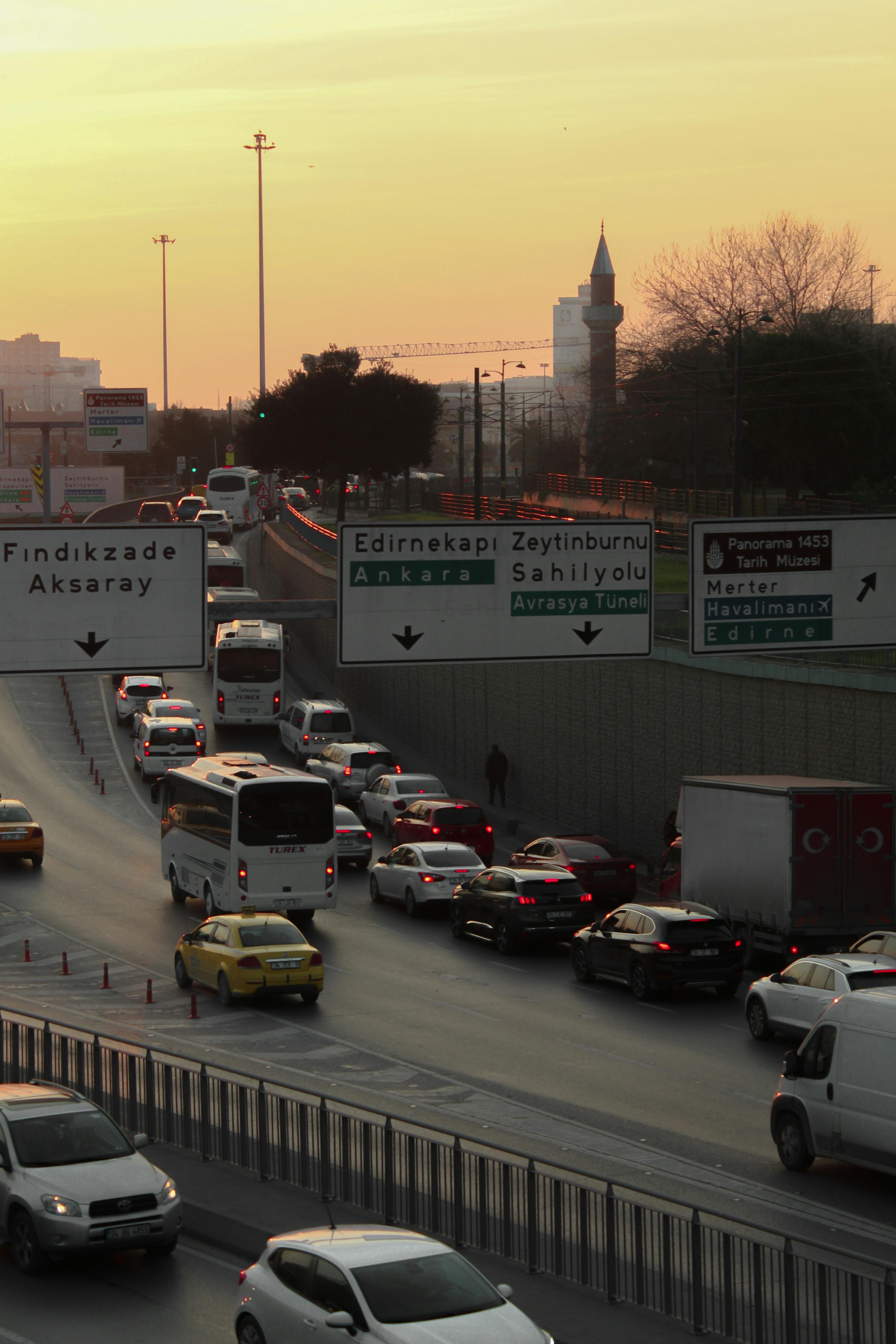 Sizi Bekleyen Manzaralar: Ankara Aksaray Arası Kaç Km ve Yol Üzerindeki Güzellikler