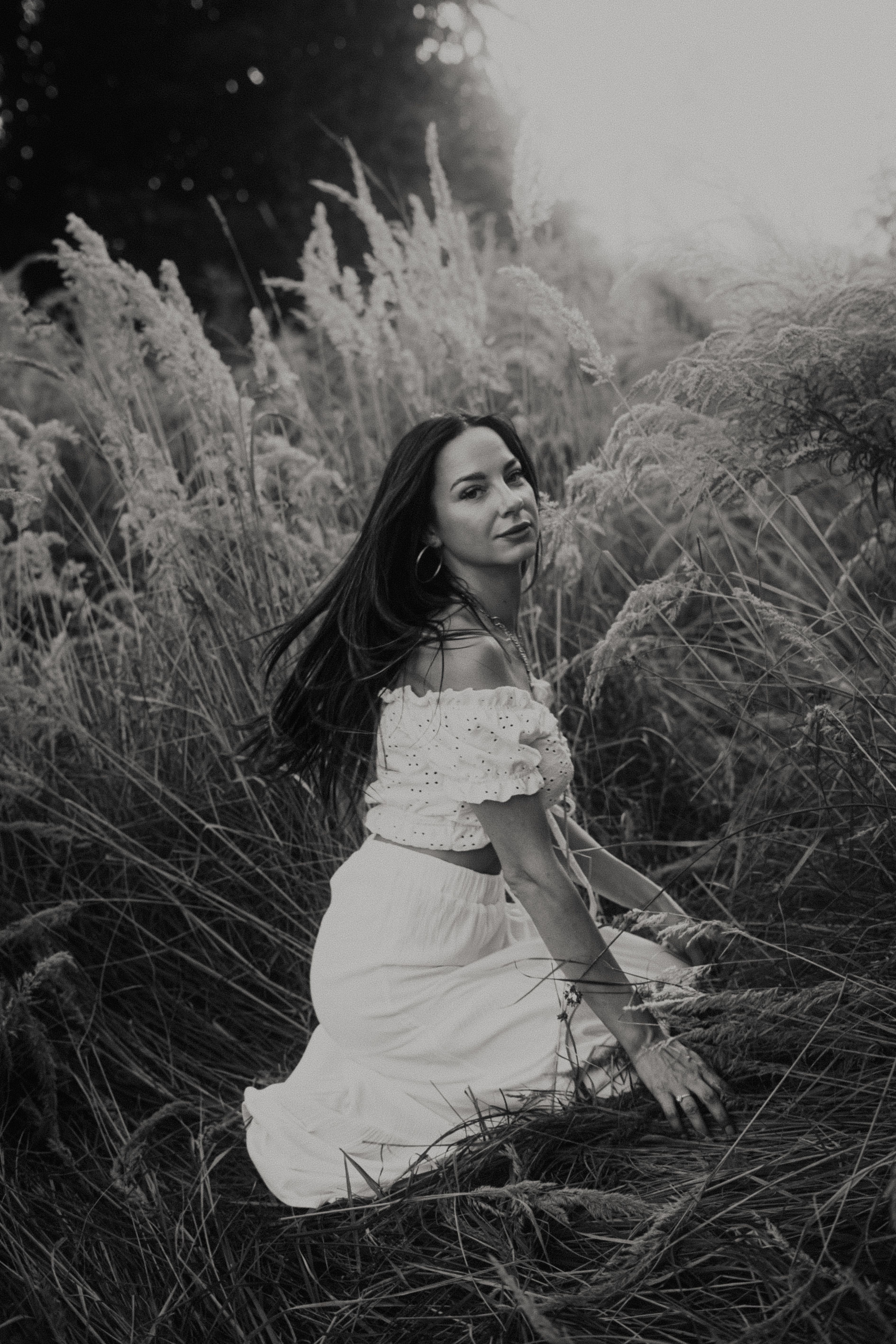Embrace the timeless beauty of summer with this stunning portrait captured in Poland's natural landscape.